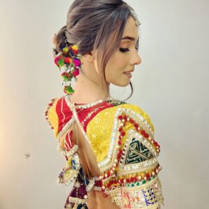 jhalak premium handmade multicolor pom pom paranda bun latkan